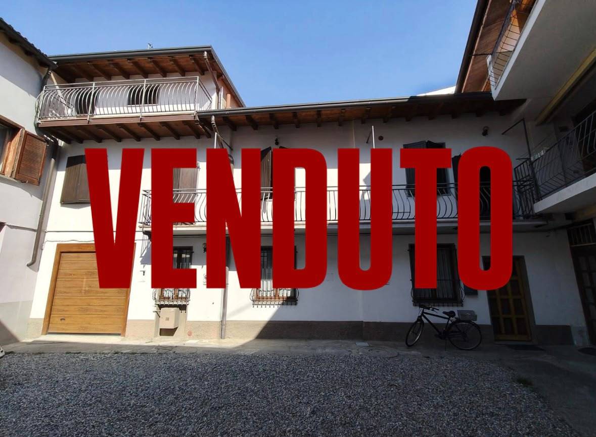 CASA INDIPENDENTE DISPOSTA SU TRE LIVELLI